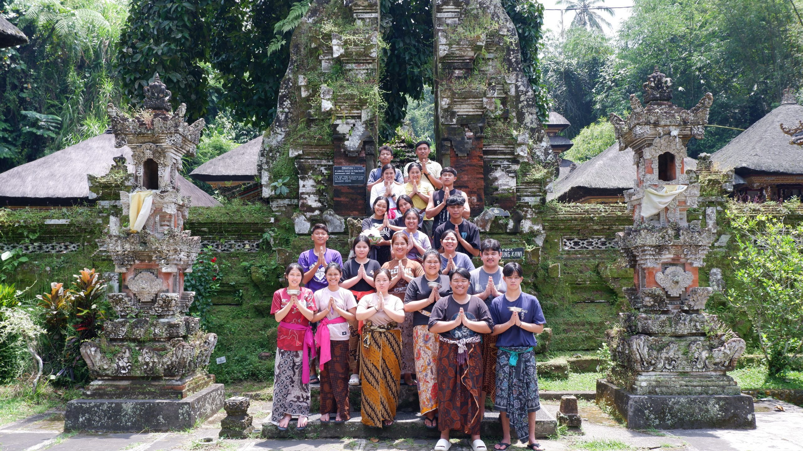 Budaya Melukat di Bali