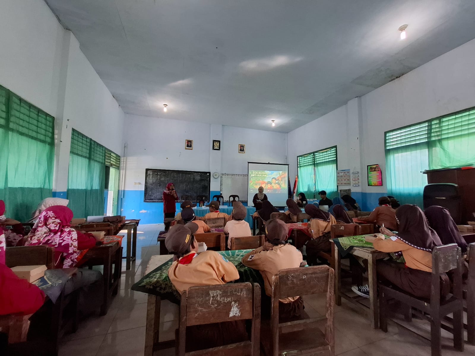 edukasi bahaya bullying verbal pada guru dan orang tua