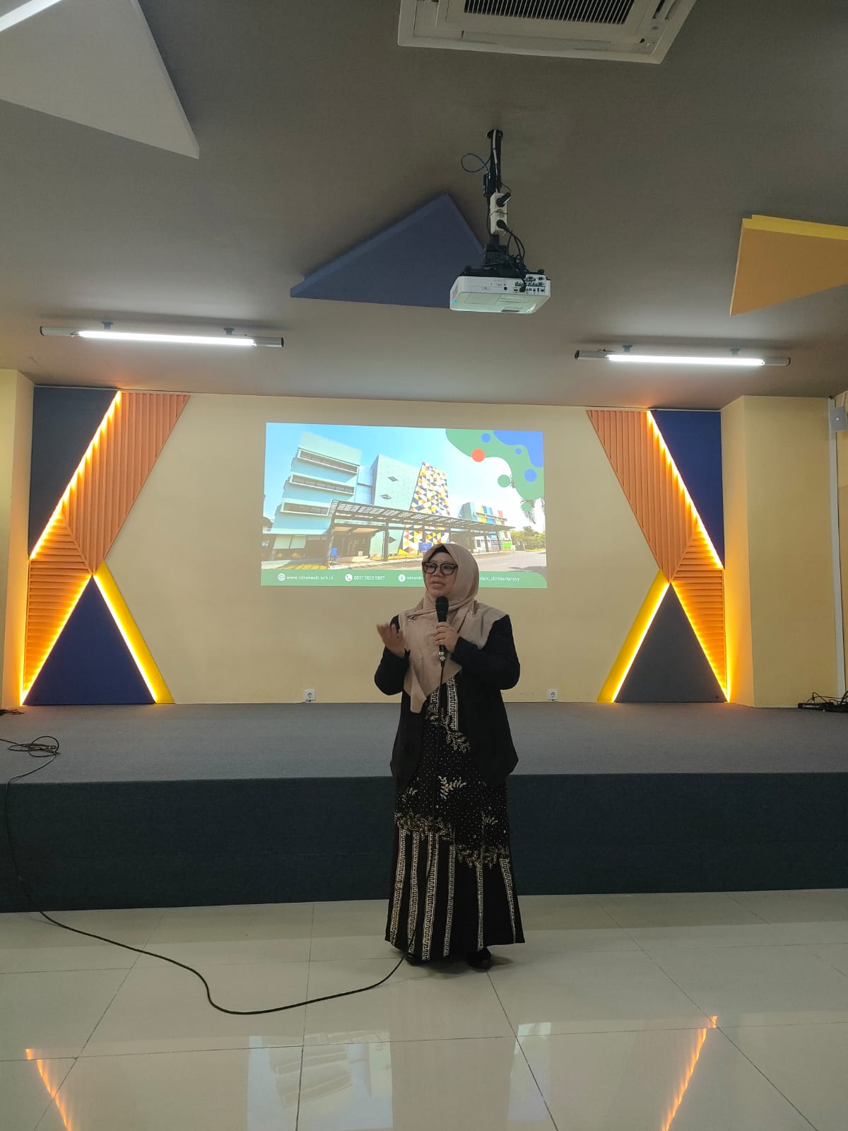 Studi Lapangan di Sekolah Citra Berkat Surabaya