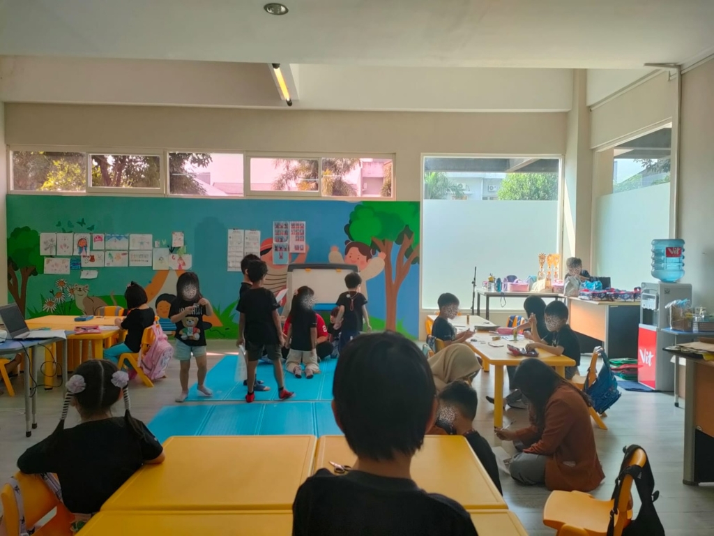 Studi Lapangan di Sekolah Citra Berkat Surabaya